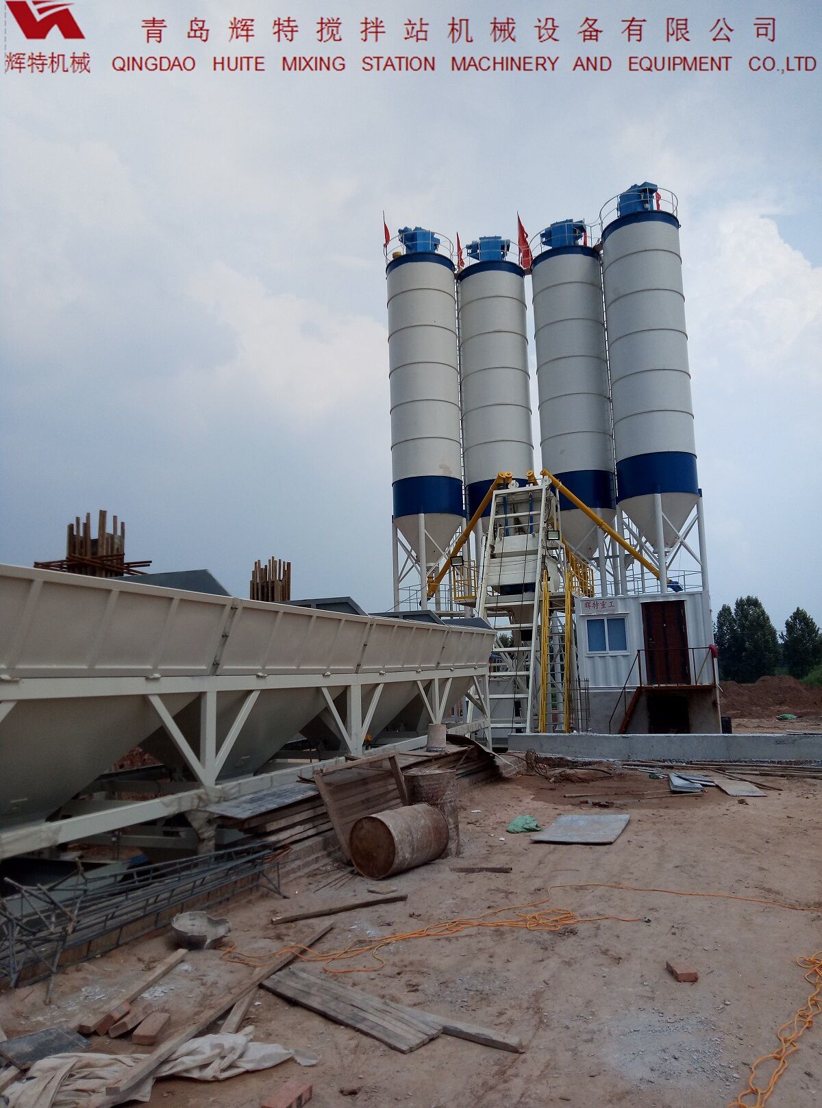 輝特?cái)嚢枵綡ZS75特別適合于干硬性、半干硬性混凝土的生產(chǎn)