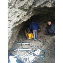 河源市無聲快速拆除石頭用液壓分石機(jī)設(shè)備