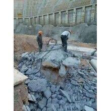 昆明市無聲快速拆除大塊石頭用液壓分裂機(jī)